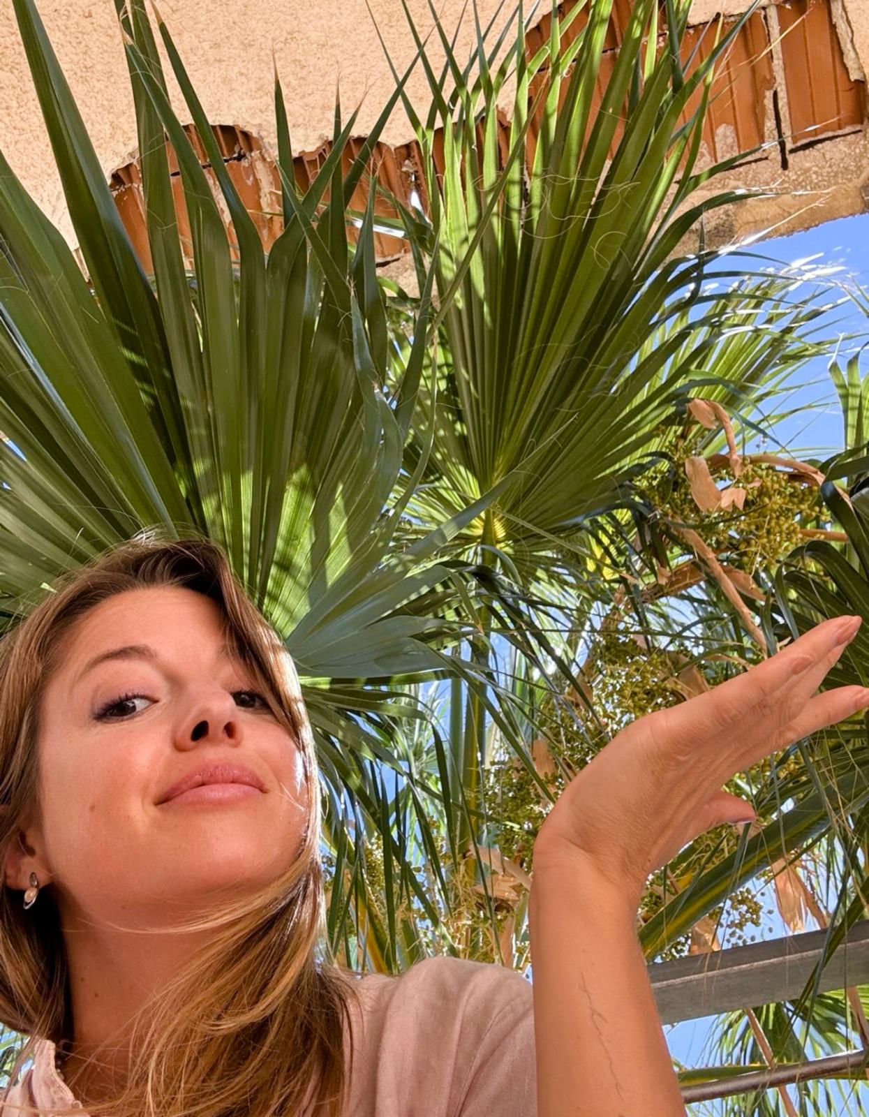 Sicilian palms and a smile under the sun